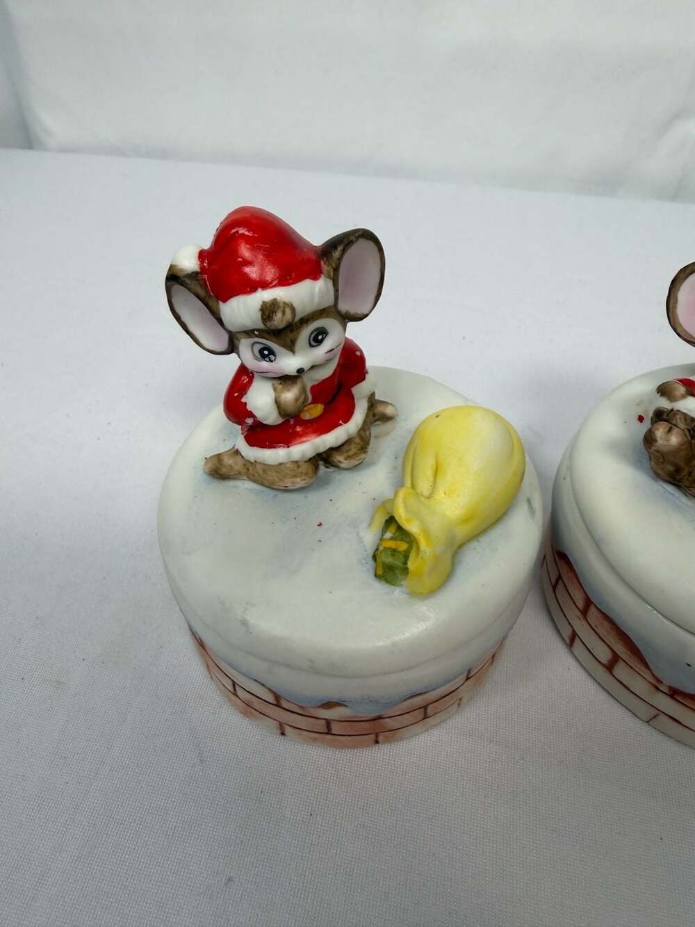 Vintage Homco #8901 Christmas Santa Mouse Ceramic Trinket Boxes - Set of 2 - Picture 2 of 9